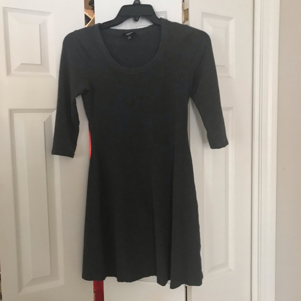 Premise dresses 3/4 sleeves, scooped neck dress.